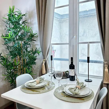 Eiffel Tower Gem Stylish & Unique Apartamento