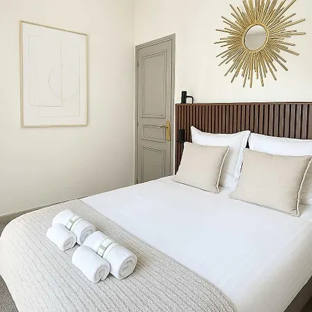 Eiffel Tower - Prestige For 4 Apartman *