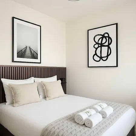 Eiffel Tower - Prestige For 4